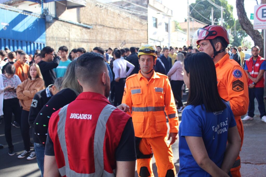 Simulado de evacuação de emergência integra compromisso com segurança escolar